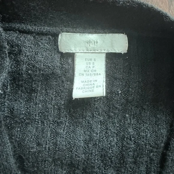 H&M Black Ribbed Cardigan with tortoiseshell Buttons - Picture 2 of 2